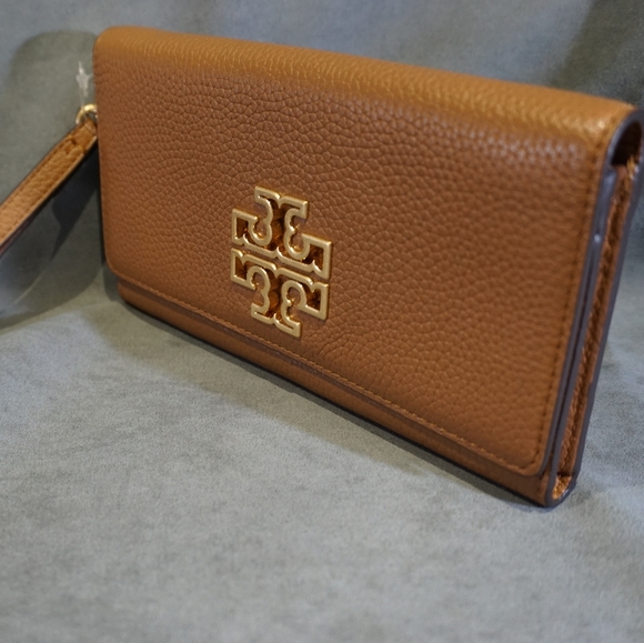 Tory Burch Handbags - Tory Burch britten smartphone wallet-Bark